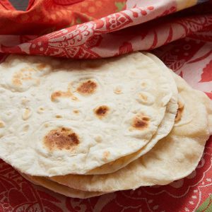 Tostada de Frijoles con Chorizo